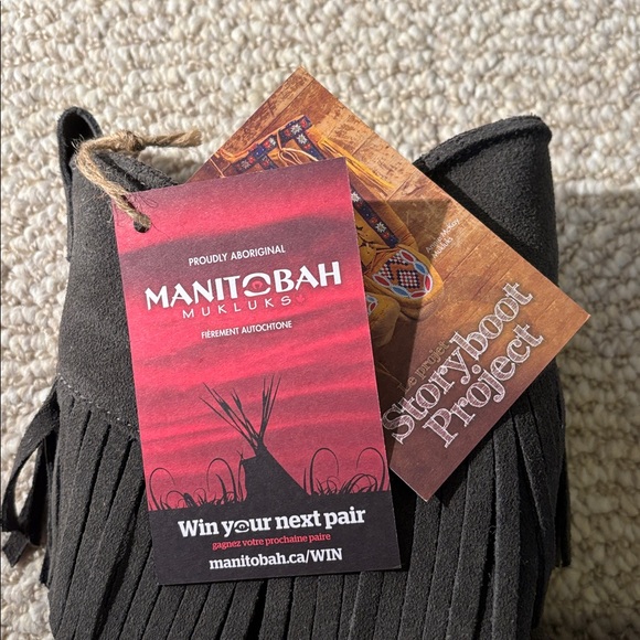 NWT Manitobah Mukluks Gray Suede Fringe Moccasin “Okotos” Boots Wmns Size 6 - Picture 7 of 7